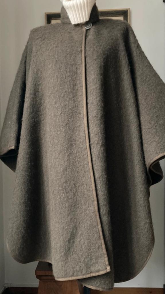 Poncho kaki groen 46/48, Ophalen of Verzenden, Nieuw, Maat 46/48 (XL) of groter, Groen