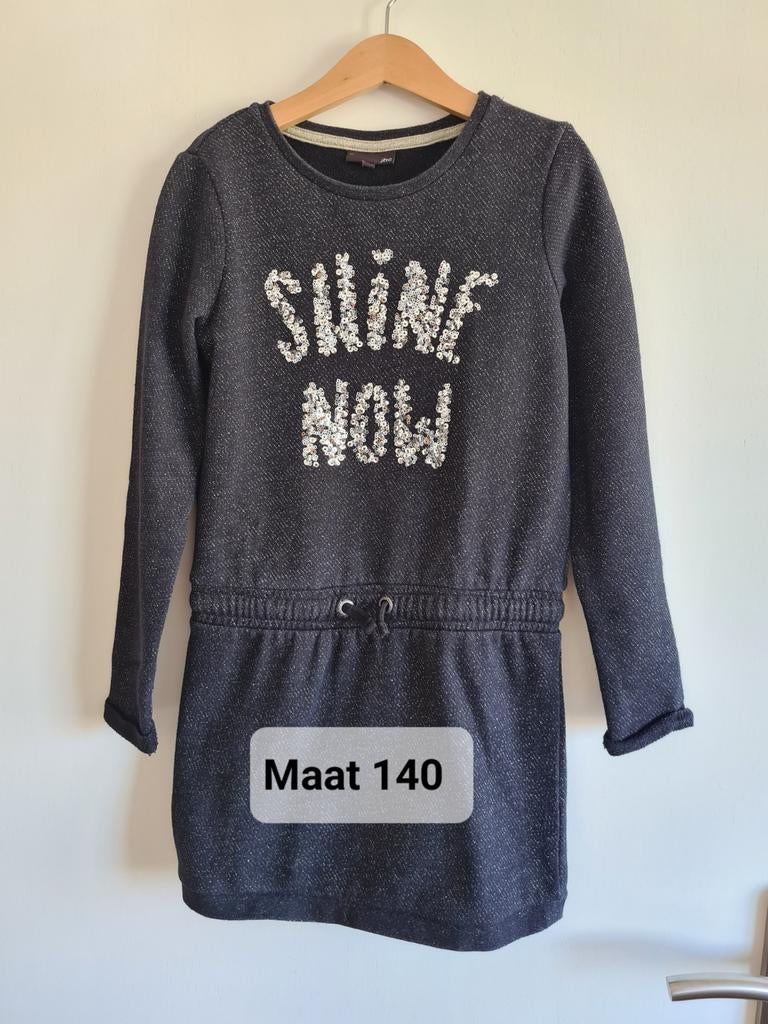 Donkergrijs jurkje met glitters en pailletten van JBC Mt 140, Kinderen en Baby's, Kinderkleding | Maat 140, Meisje, JBC, Ophalen of Verzenden