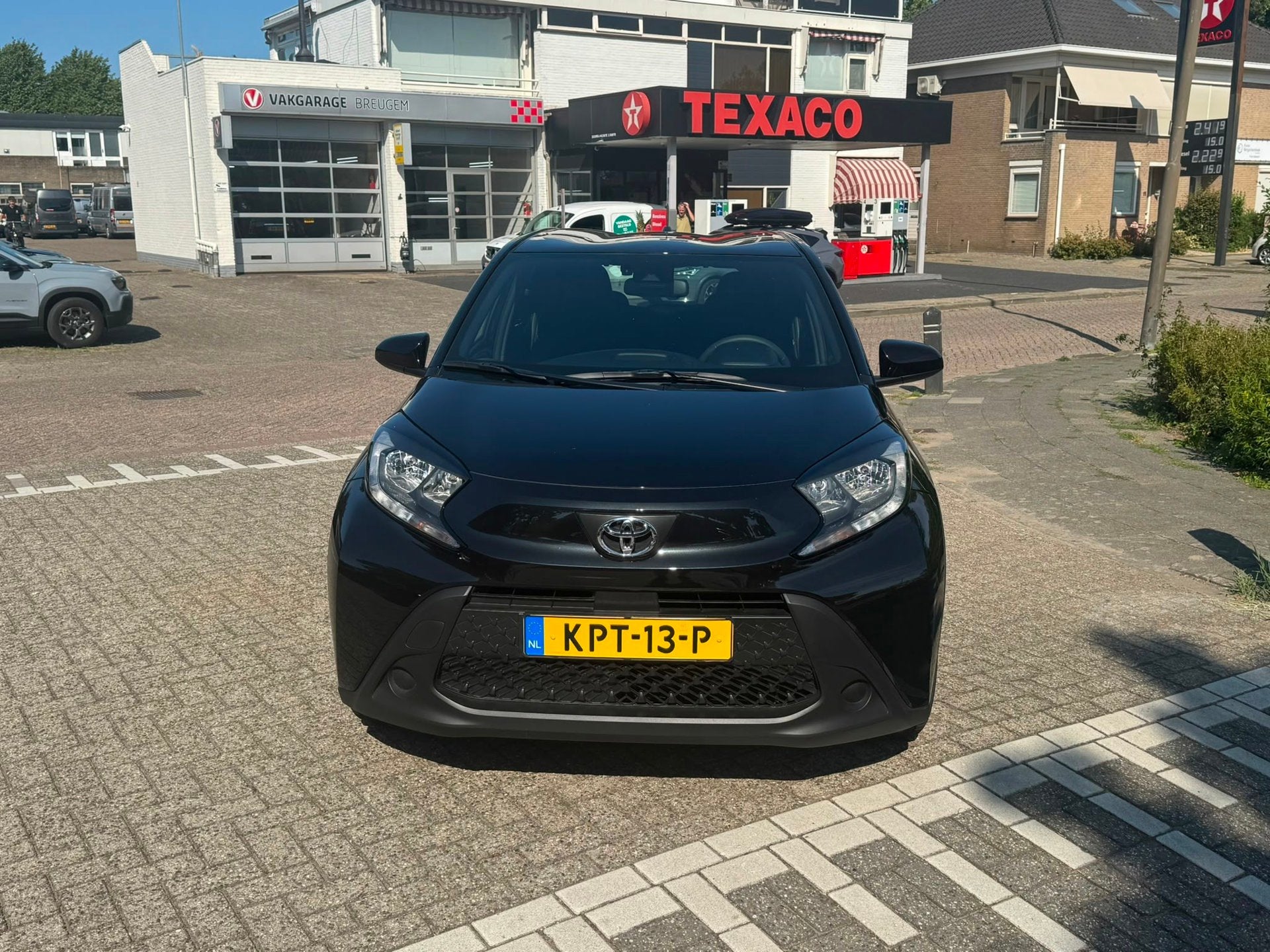 Toyota Aygo X 1.0 VVT-i MT Play Keyless ,Climate cont, stoel, 920 kg, 4 stoelen, Zwart, Handgeschakeld