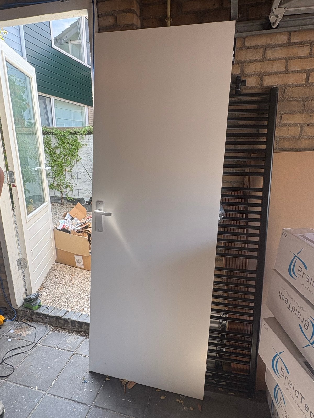 Witte binnendeur met klink, Doe-het-zelf en Verbouw, Deuren en Horren, Ophalen, 80 tot 100 cm, Binnendeur, Zo goed als nieuw