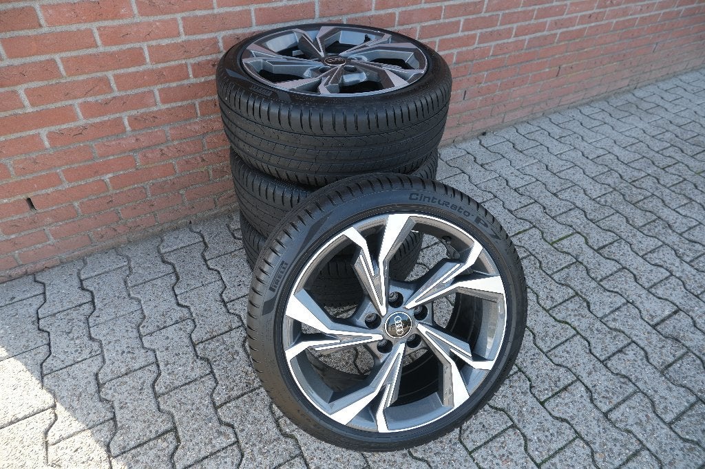 Audi A3 S-Line 18 inch velgen met zomerbanden, Auto-onderdelen, Banden en Velgen, Ophalen, 18 inch, Gebruikt, Velg(en)