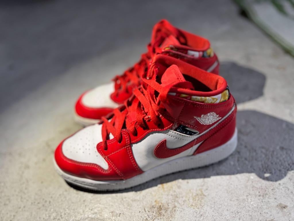 Jordans rood wit mid 1 Barcelona, Ophalen of Verzenden, Gedragen, Nike Jordan