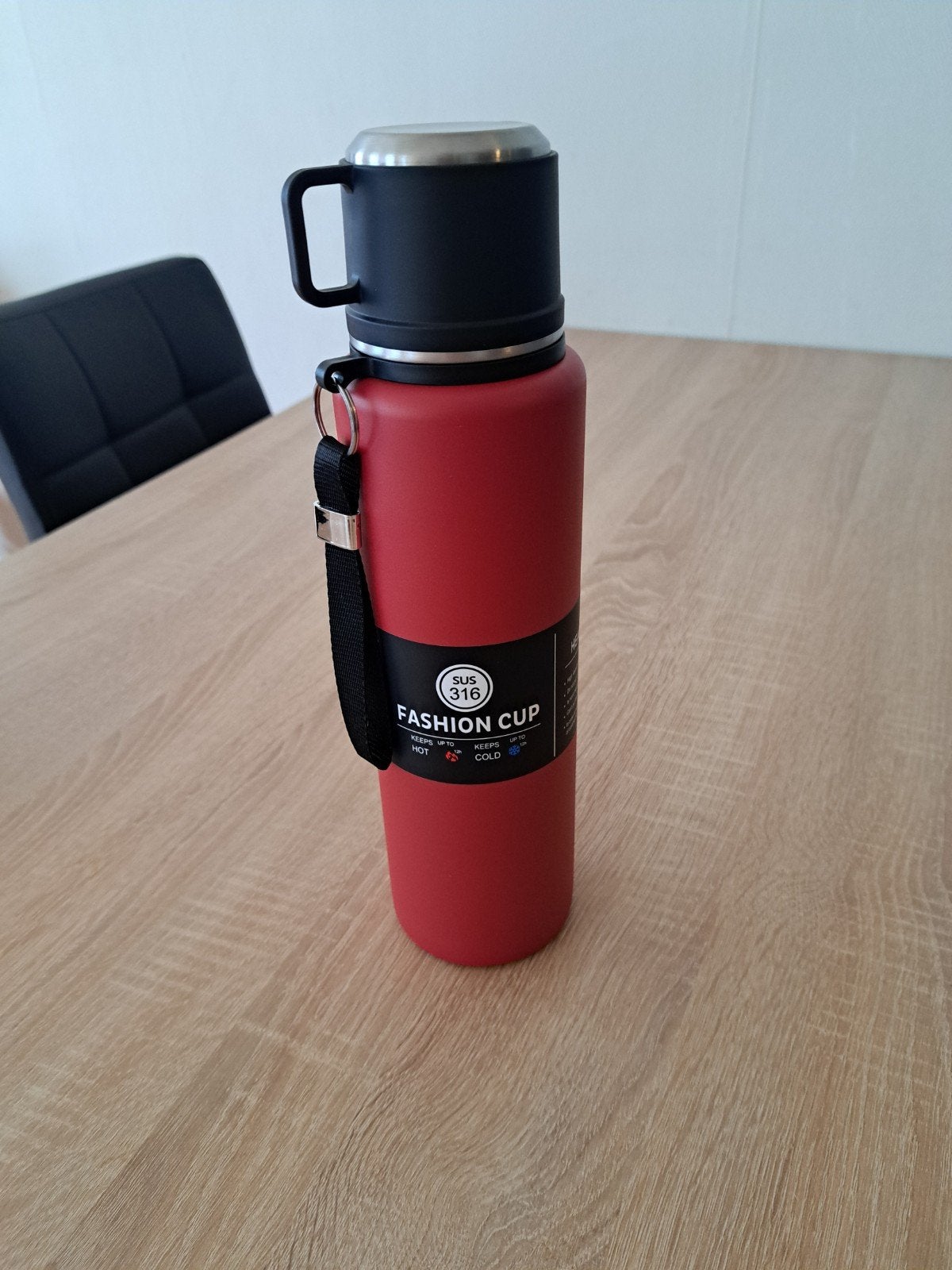 Rode thermosfles met beker - Ideaal voor onderweg, Verzenden, Metaal, Rood, Overige typen