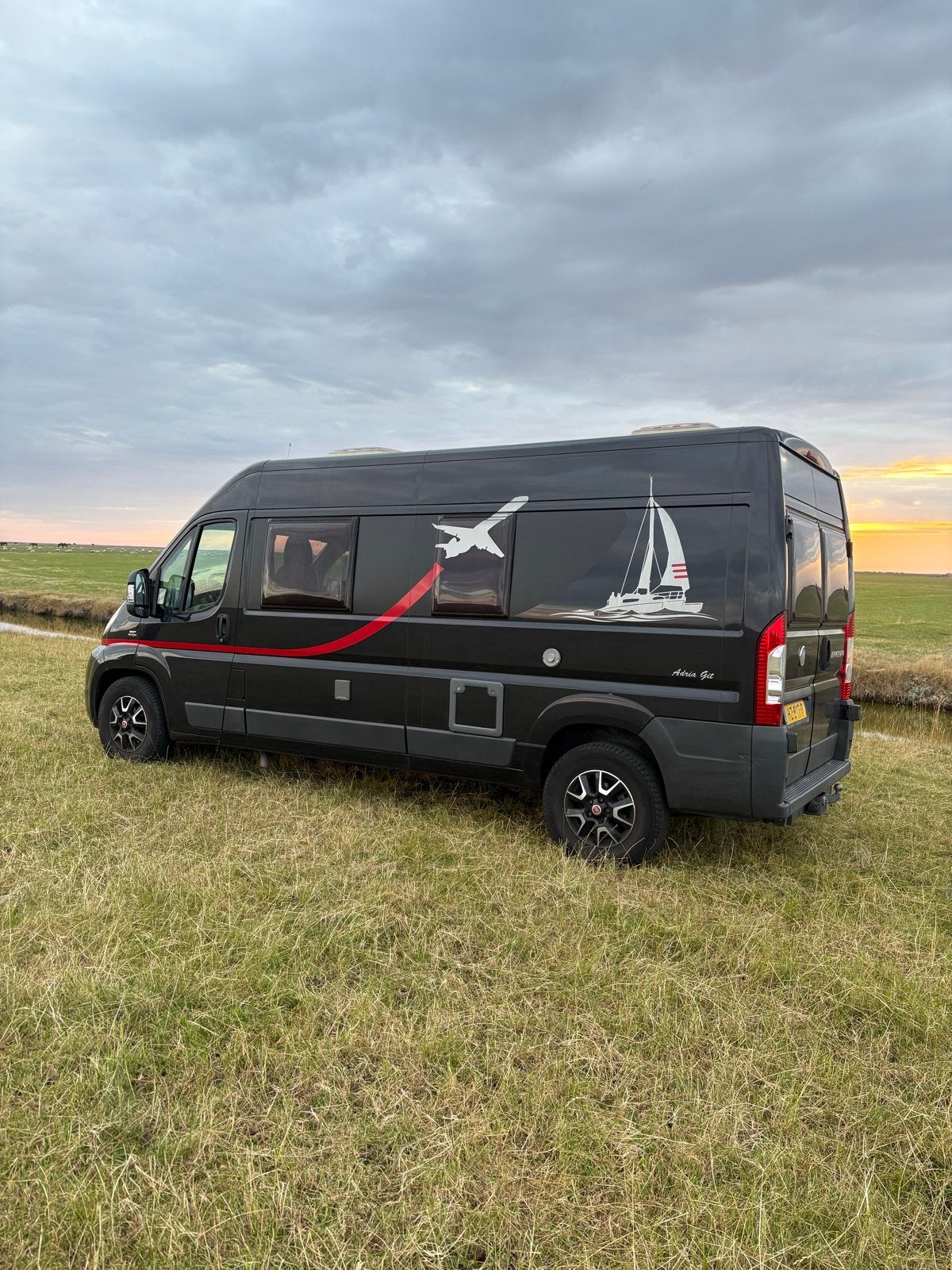 Adria Twin SP 600 buscamper - Klaar voor avontuur!, Caravans en Kamperen, Campers, Automaat, Chemisch toilet, Standaard zit, Ringverwarming