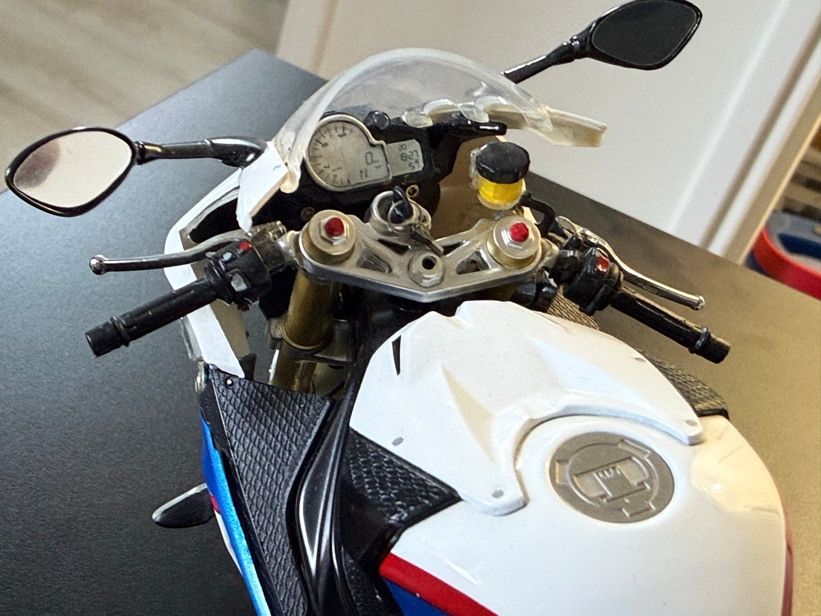 BMW S1000RR Schaalmodel 1:10 Origineel Gedetailleerd, Ophalen, Zo goed als nieuw, Motor