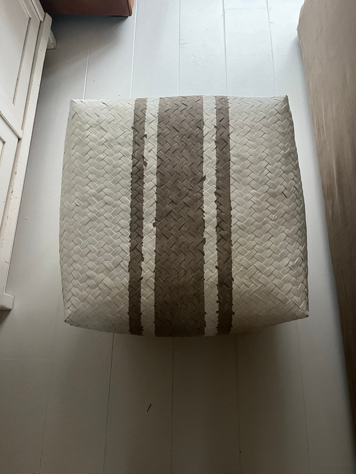 Gevlochten mand met strepen - Decoratieve opberger, Ophalen, Gebruikt, Gevlochten, Mand