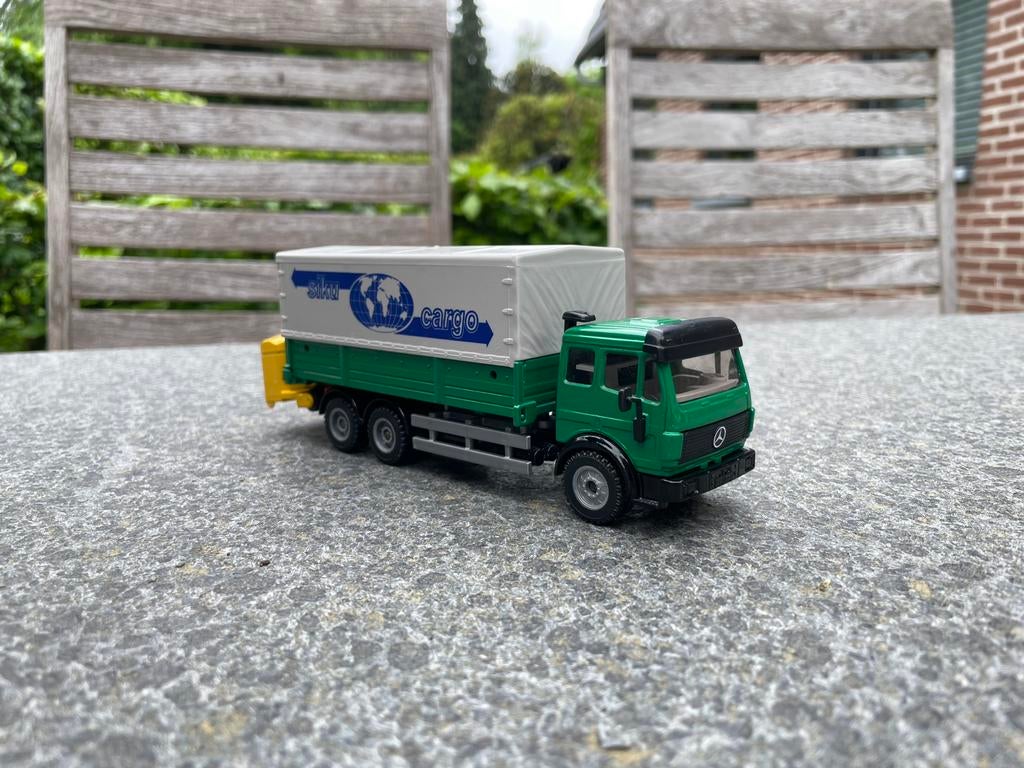 Siku 2933 - Mercedes SK met kooiaap heftruck, Ophalen of Verzenden, Nieuw, Bus of Vrachtwagen, SIKU