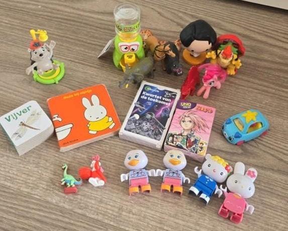 Diverse speelgoedcollectie: figuren, kaarten, auto, Kinderen en Baby's, Ophalen