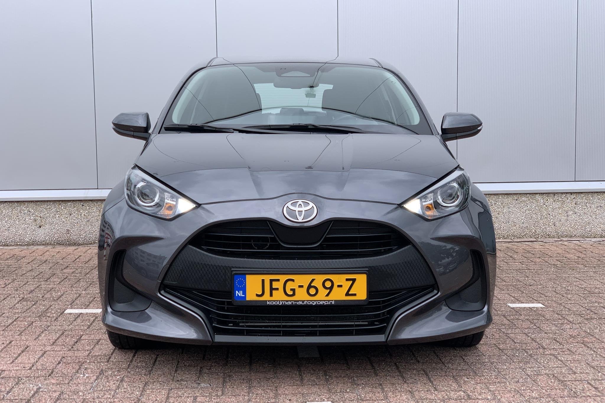 Toyota Yaris 1.5 Hybrid 115 Comfort / Camera / Apple Carplay, Gebruikt, Bedrijf, Hybride Elektrisch/Benzine, 3 cilinders