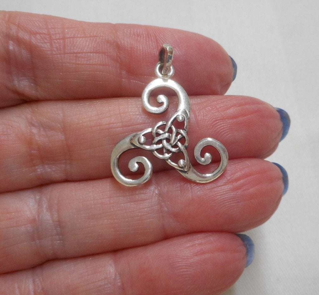 Zilveren Triskelion hanger met Keltische knoop nr.1341, Verzenden, Zo goed als nieuw, Kruis of Symbool, Zilver