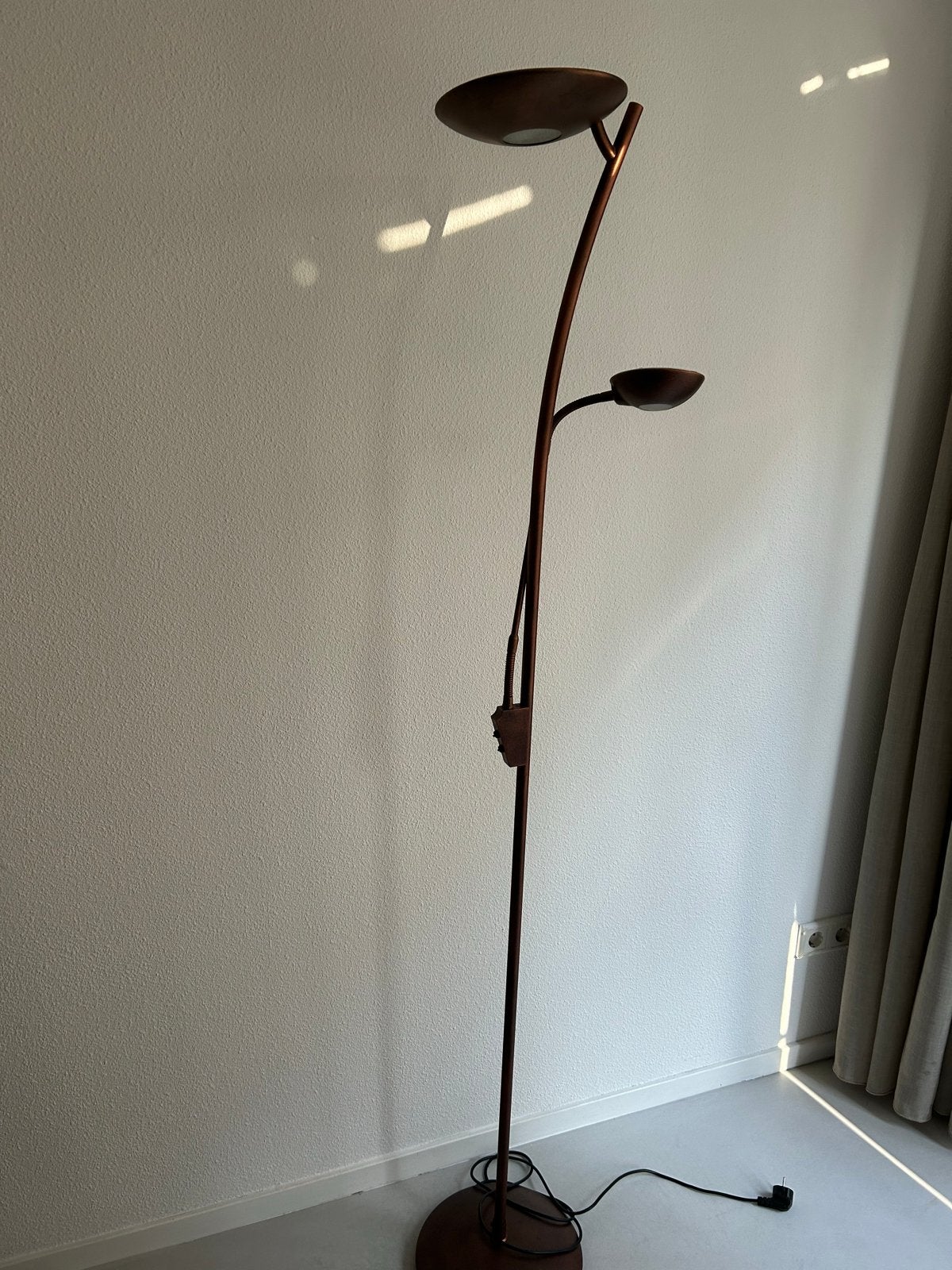 Moderne bronzen vloerlamp met leeslamp, Ophalen, Overige fittingen, Zo goed als nieuw, Metaal