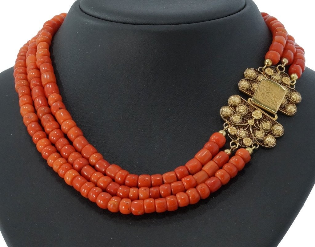 Bloedkoraal antieke ketting zeer fraai slot goud 18k Zeeland, Ophalen of Verzenden, Goud, Ketting, Met edelsteen