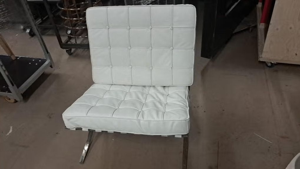 2x Barcelona chair wit, Ophalen, Gebruikt, 75 tot 100 cm, Fleur@timeout.nl