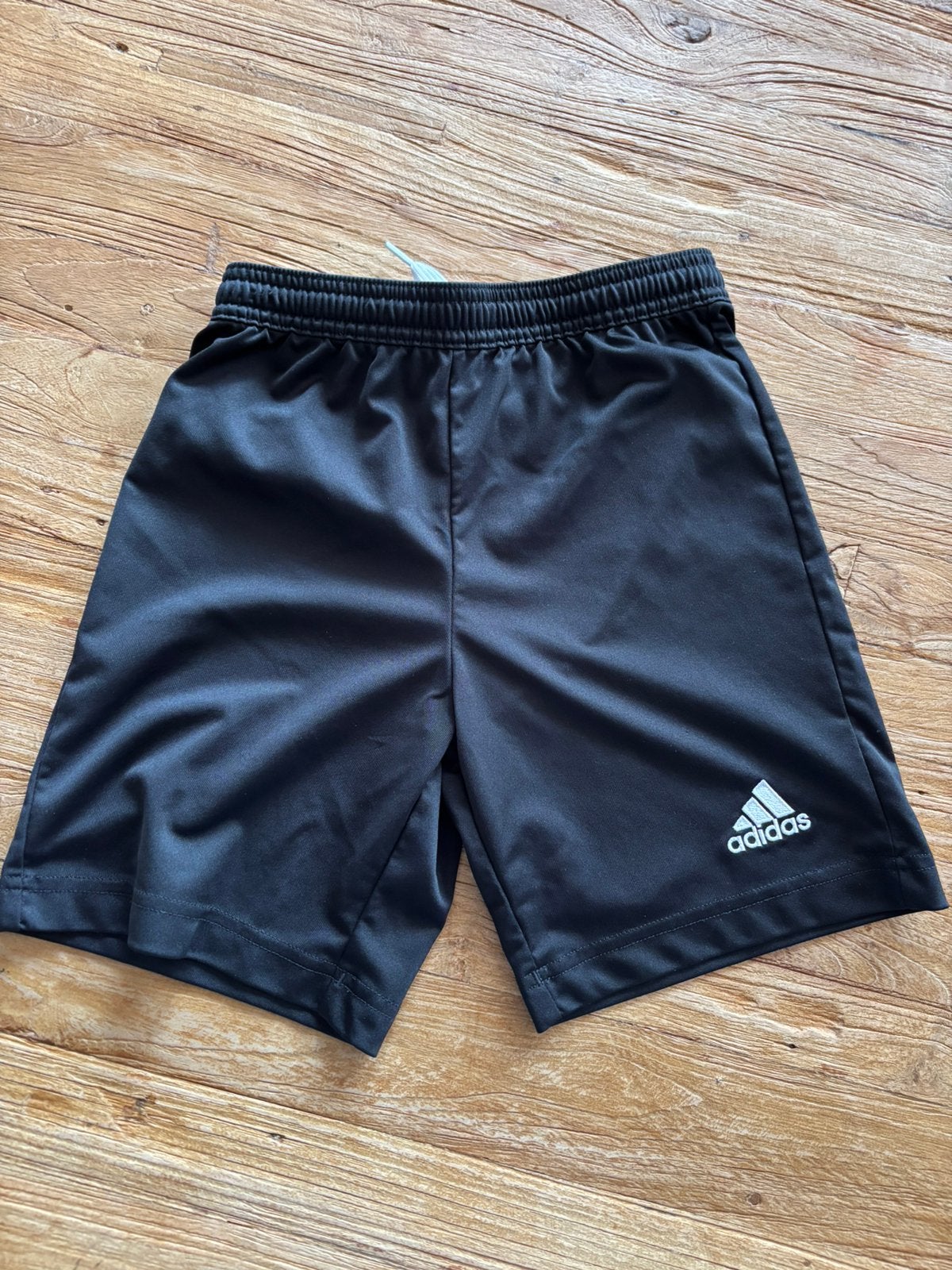 Adidas jongens sportbroekje zwart maat 140 ZGAN, Ophalen of Verzenden, Nieuw, Jongen, Broek