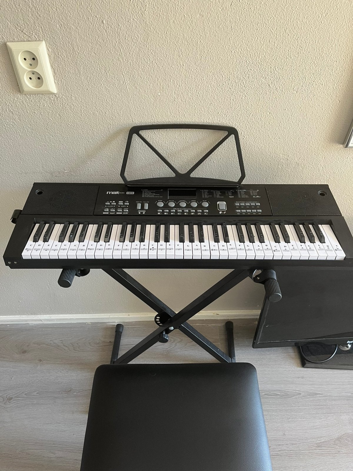 Elektrische Keyboard met stoeltje, Ophalen, Zo goed als nieuw, 61 toetsen, Overige merken