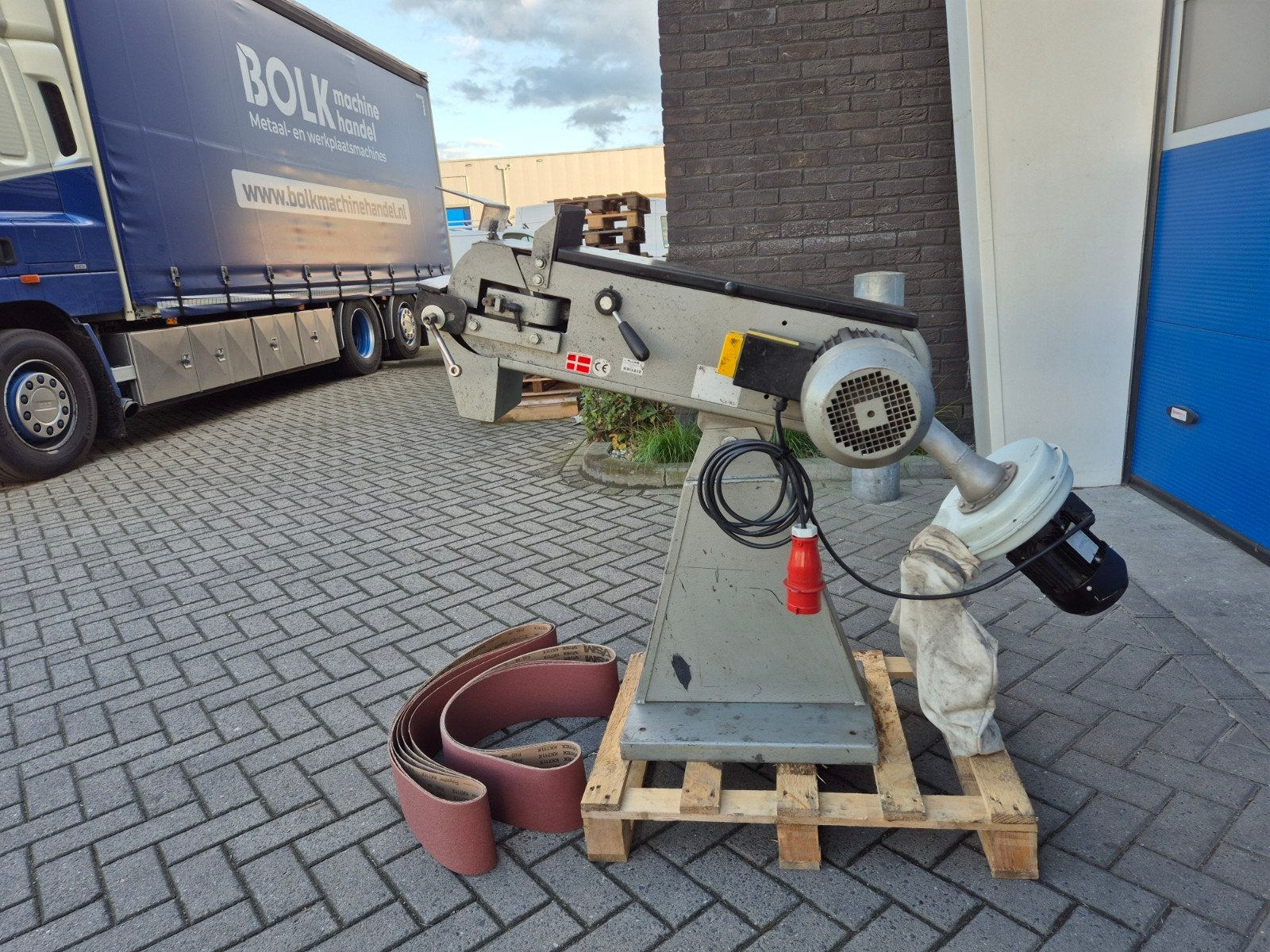 GRIMAX 150x2000mm Bandschuurmachine 380 volt in nette staat!, Gebruikt, Denemarken, Bandschuurmachine, Info@bolkmachinehandel.nl