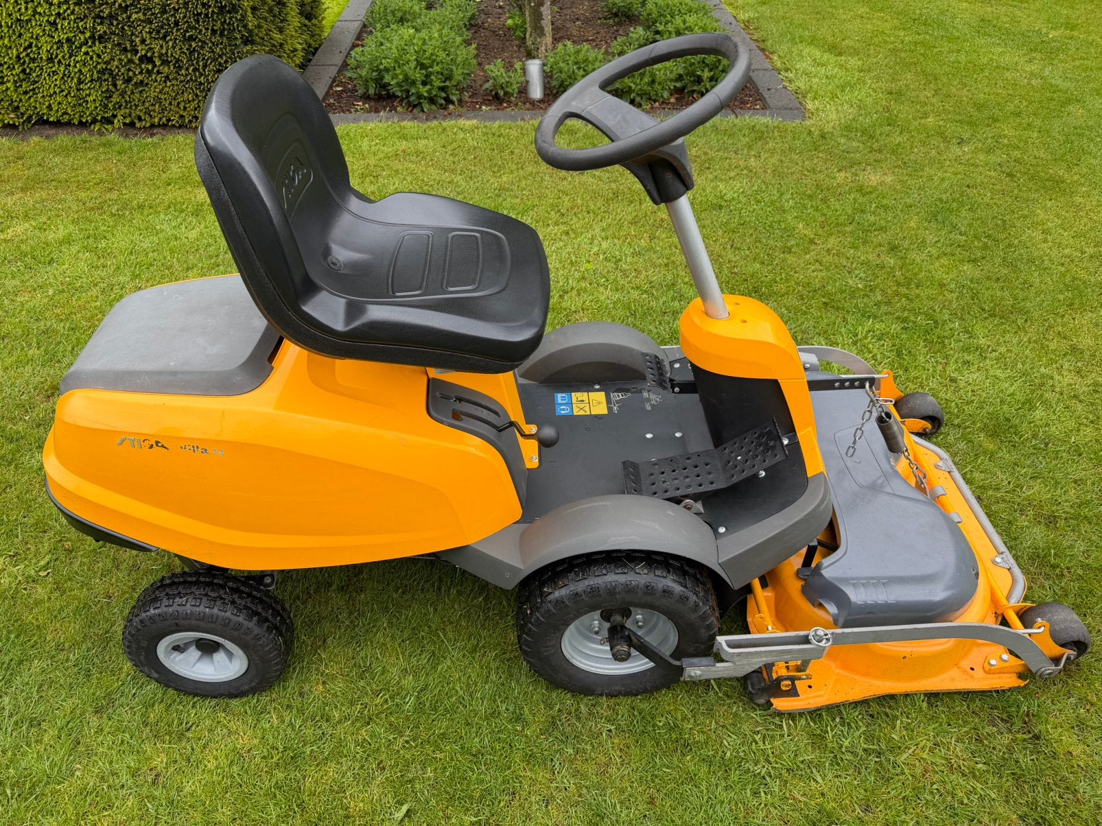 STIGA VILLA 12 HST/ 85 CM COMBI MAAIDEK ZITMAAIER, Cirkelmaaier, Ophalen of Verzenden, Zo goed als nieuw, Benzine-grasmaaier