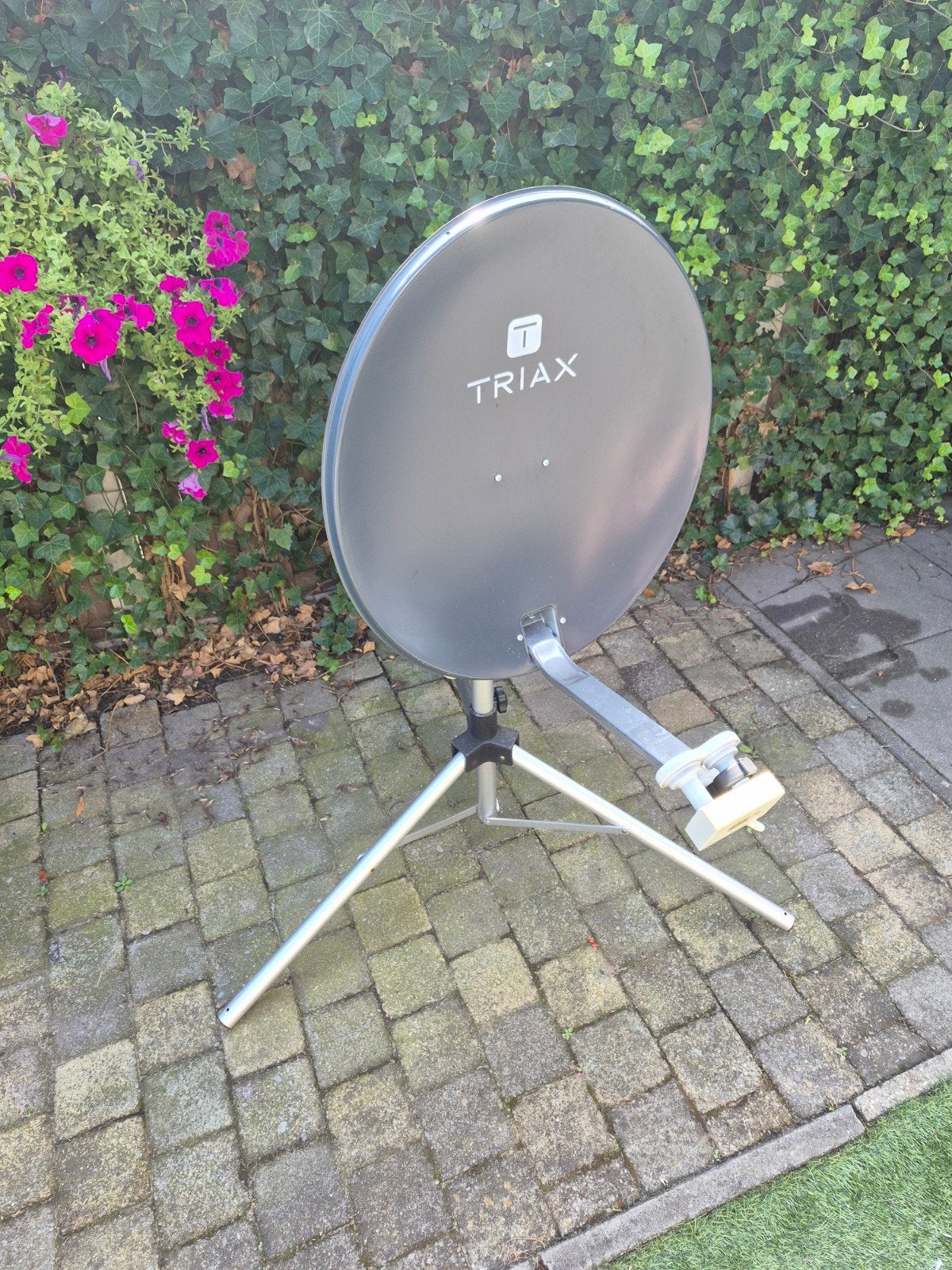 Triax schotelantenne met statief, Ophalen, Gebruikt, (Schotel)antenne, Overige merken