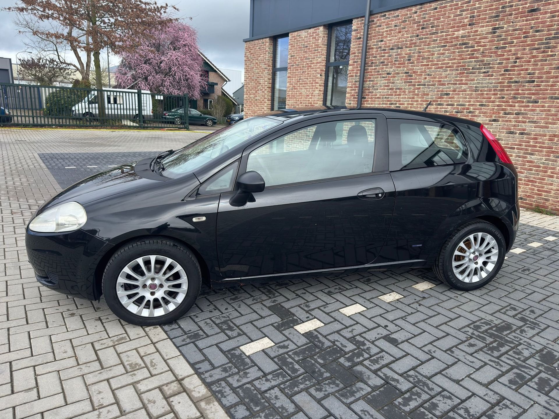 Fiat Grande Punto 1.2 Active, 1242 cc, 4 cilinders, Grande Punto, Zwart