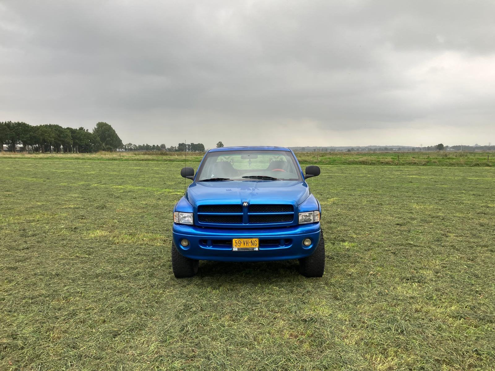 Chrysler Dodge 1999, Automaat, Dealer onderhouden, Zwart, 2880 kg
