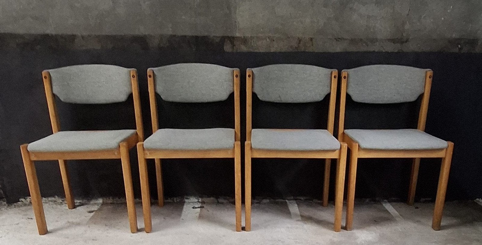 55 x Vintage Deense stoelen cafestoelen kantine horeca cafe, Ophalen of Verzenden, Zo goed als nieuw, Bruin, Vijf, Zes of meer stoelen