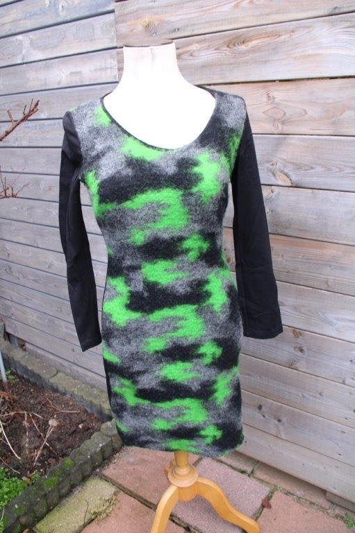 Jurk zwart/ groen/ grijs Save the Queen mt M Vaste prijs, Kleding | Dames, Maat 38/40 (M), Zwart, Zo goed als nieuw, Knielengte