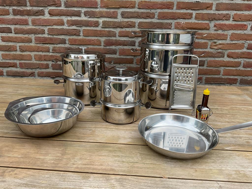 TE KOOP AANGEBODEN: NIEUW IN DOOS! 8 DELIGE GERO PANNENSET, Ophalen, Zo goed als nieuw, Rvs, Pannenset