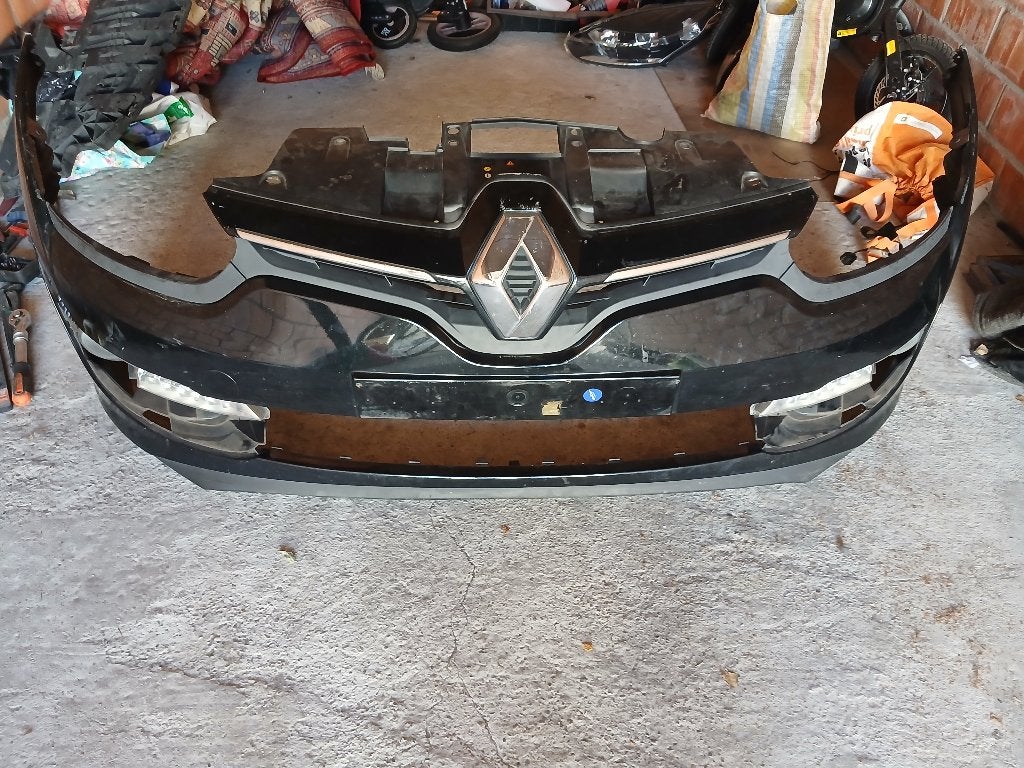 Renault Megane 3 voorbumper zwart met LED dagrijverlichting, Ophalen, Gebruikt, Bumper, Renault
