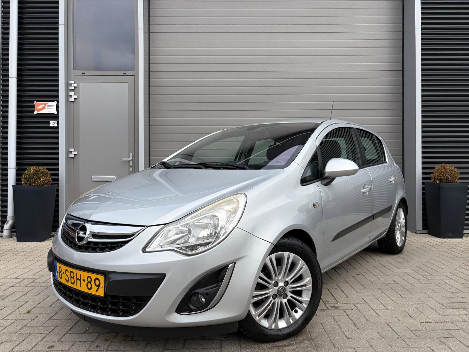 Opel Corsa 1.4-16V Cosmo, Voorwielaandrijving, Euro 5, Gebruikt, Leder en Stof