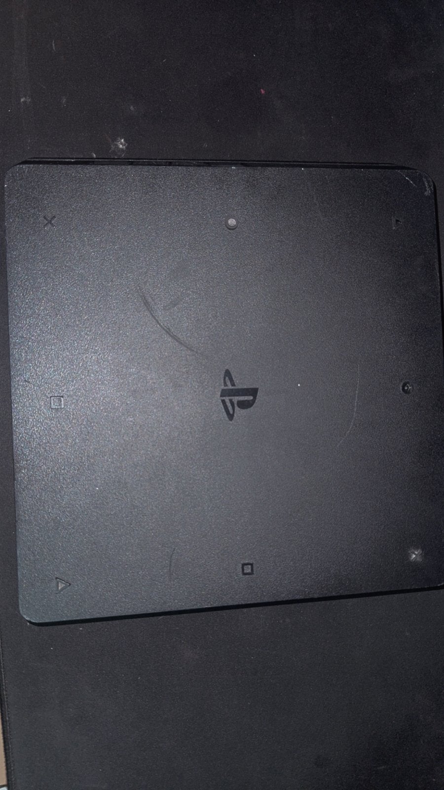 Foto 3 van PlayStation 4 Slim 1TB met 2 controllers en 2 games