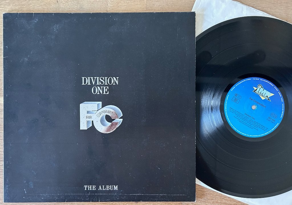 FAR CORPORATION - Division one: The album ( LP; NMINT ), LP, Originele persing, Ophalen of Verzenden, Zo goed als nieuw