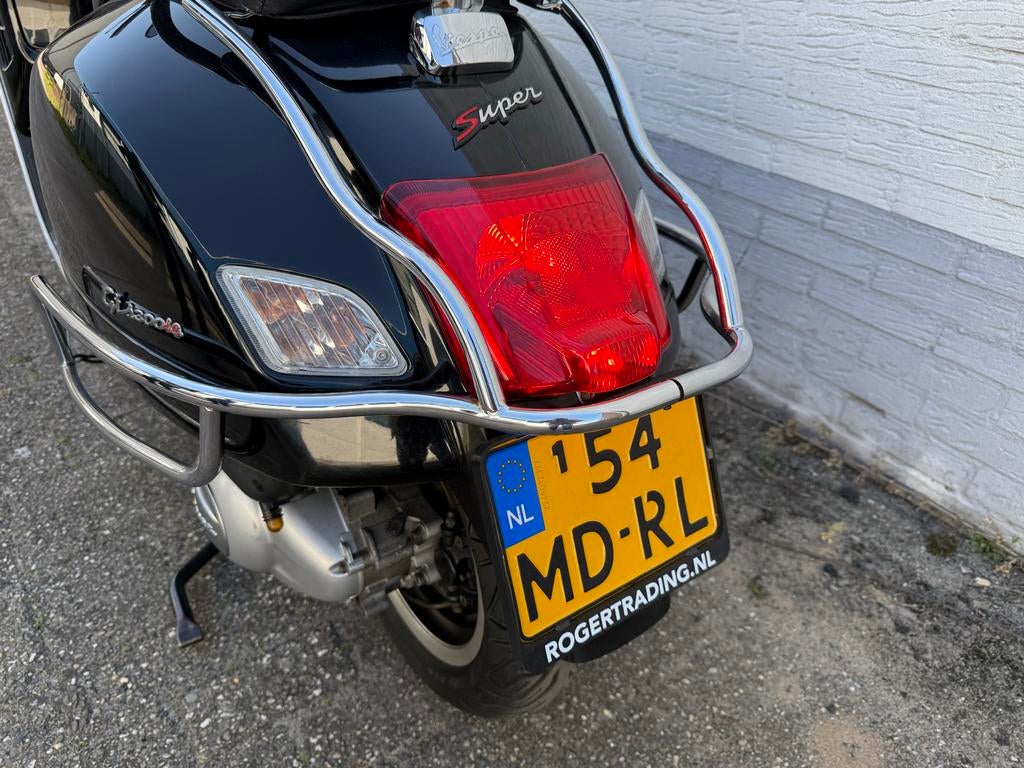 Vespa GTS 300 LXV Super Zwart - Goed onderhouden, Motoren, Scooter, Bedrijf, 1 cilinder