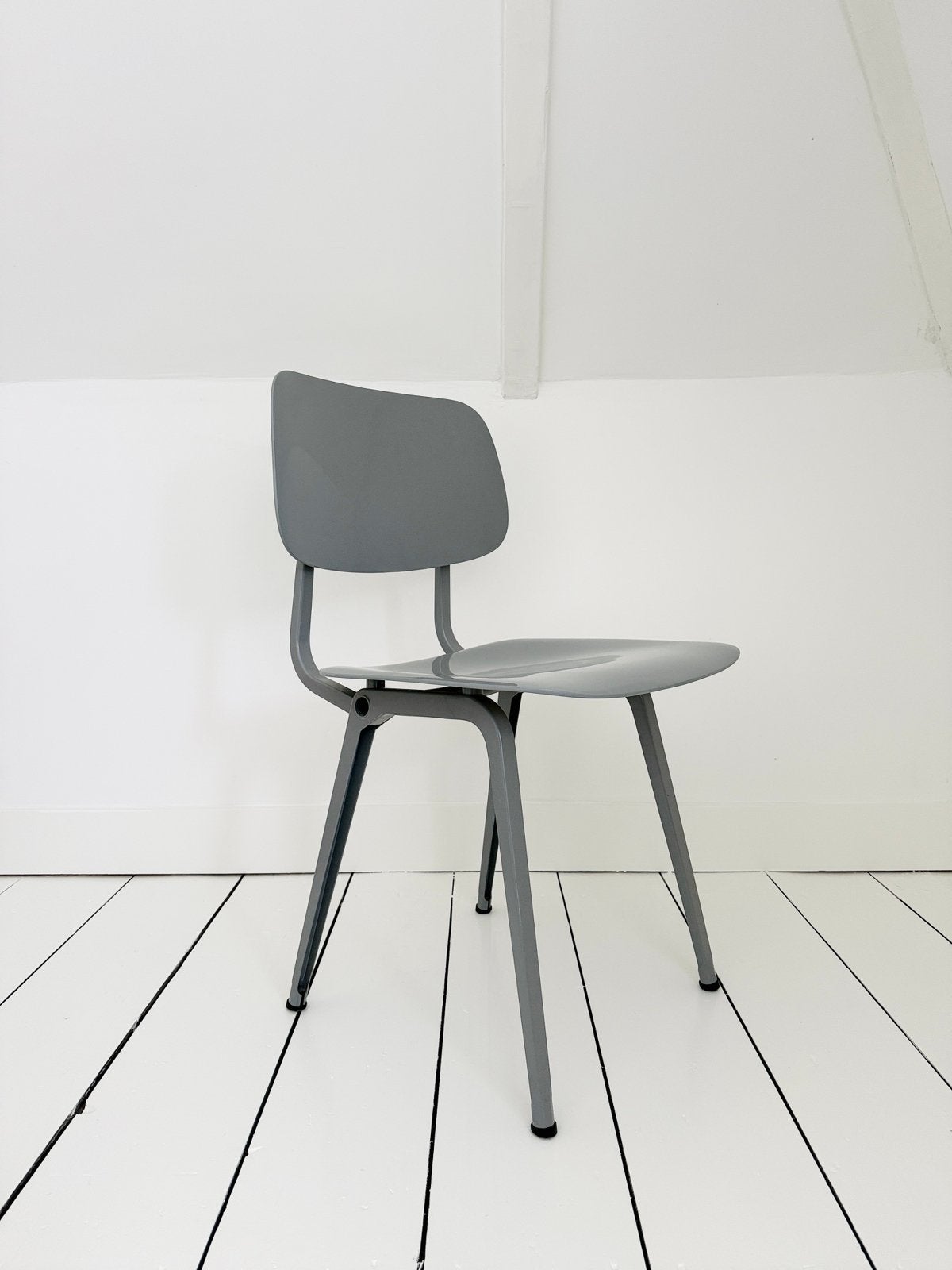 Grijze Ahrend Revolt stoel - design Friso Kramer - IZGS, Ophalen, Kunststof, Design, Zo goed als nieuw