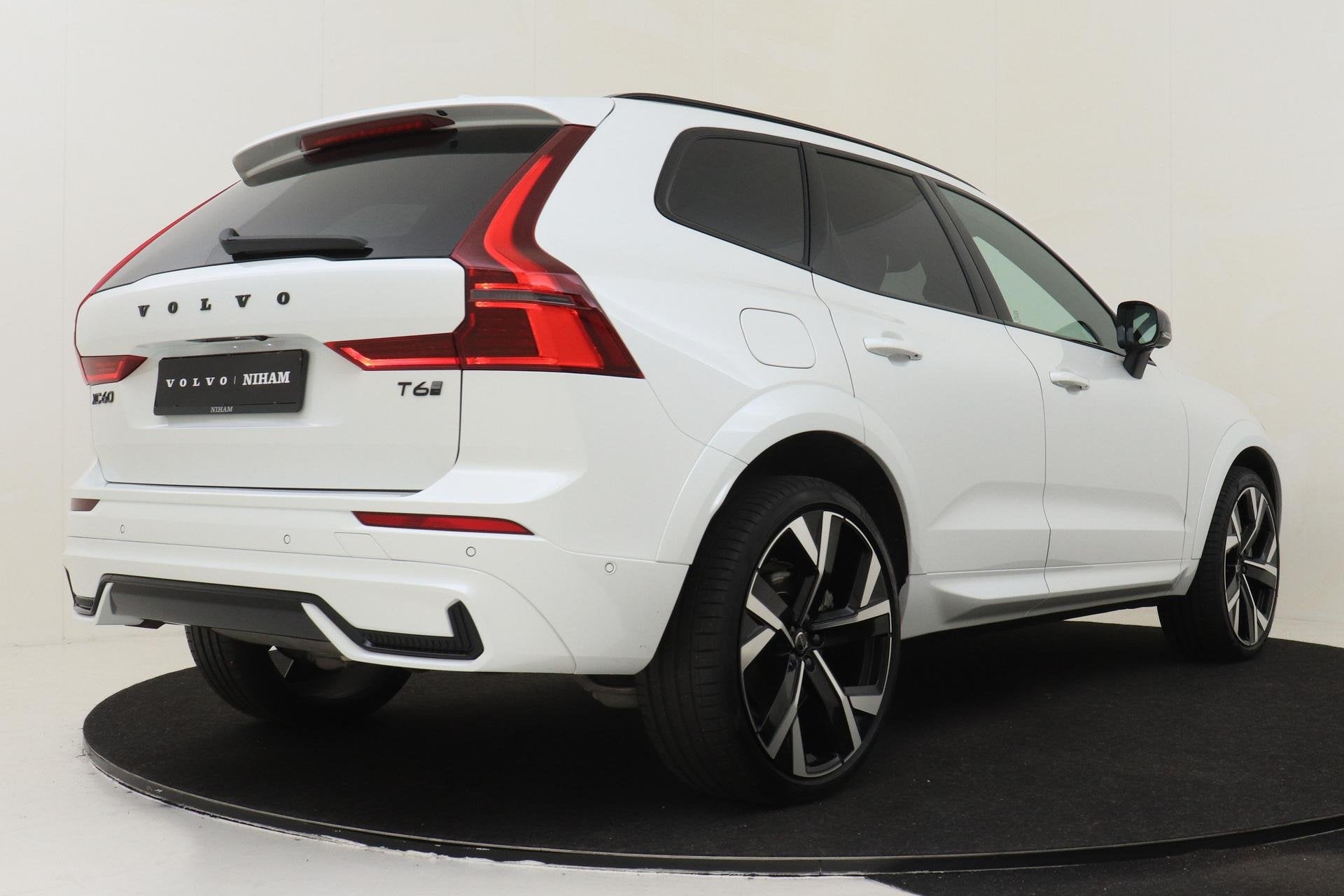 Volvo XC60 II T6 PLUG-IN HYBRID AWD PLUS BLACK EDITION -PANO, Automaat, 12 maanden, Gebruikt, Euro 6