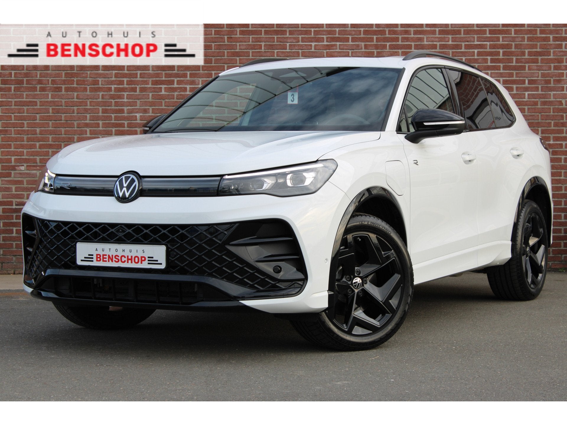 Volkswagen Tiguan 1.5 eHybrid 272PK R-Line Edition |HARMAN-K, Auto's, Zwart, 4 cilinders, Wit, Hybride Elektrisch/Benzine