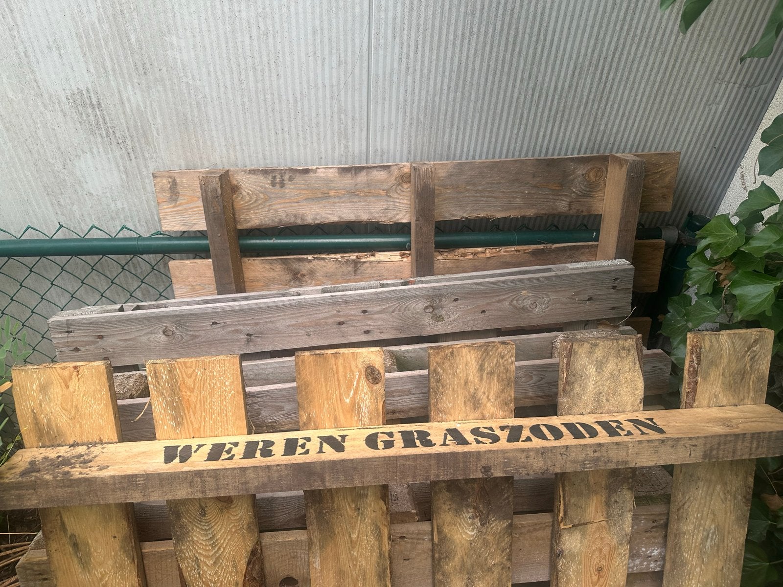 Gratis afhalen Gebruikte pallets en houten planken, Ophalen, Gebruikt, 25 tot 50 mm, Plank