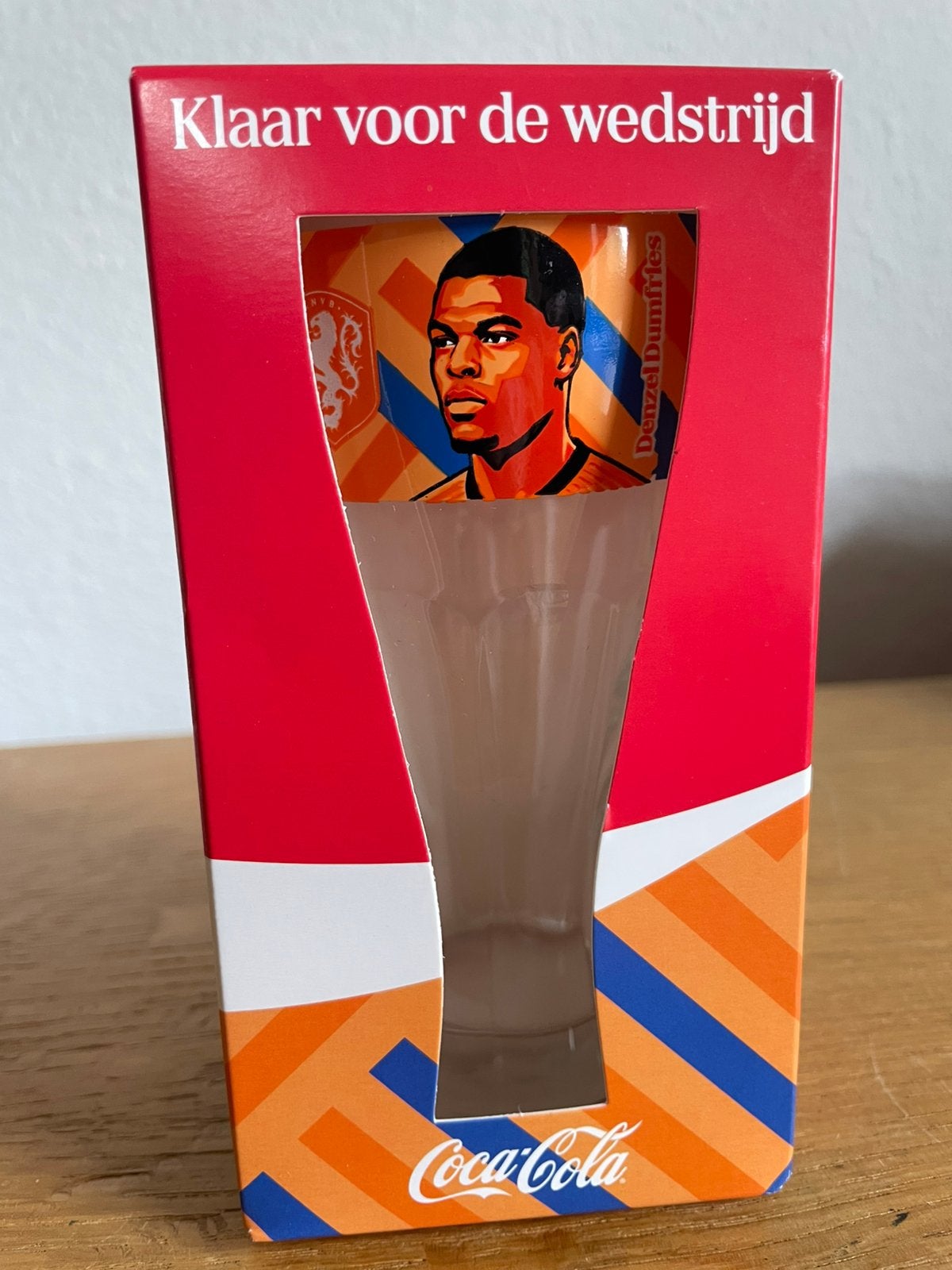 Coca Cola glas WK 2026, Denzel Dumfries, nieuw in doos, Verzamelen, Ophalen of Verzenden, Nieuw