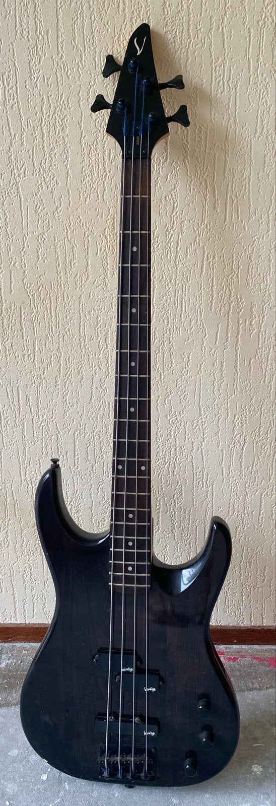Vantage 330B Basgitaar - Zwart, Made in Korea, Ophalen, Gebruikt, Elektrisch