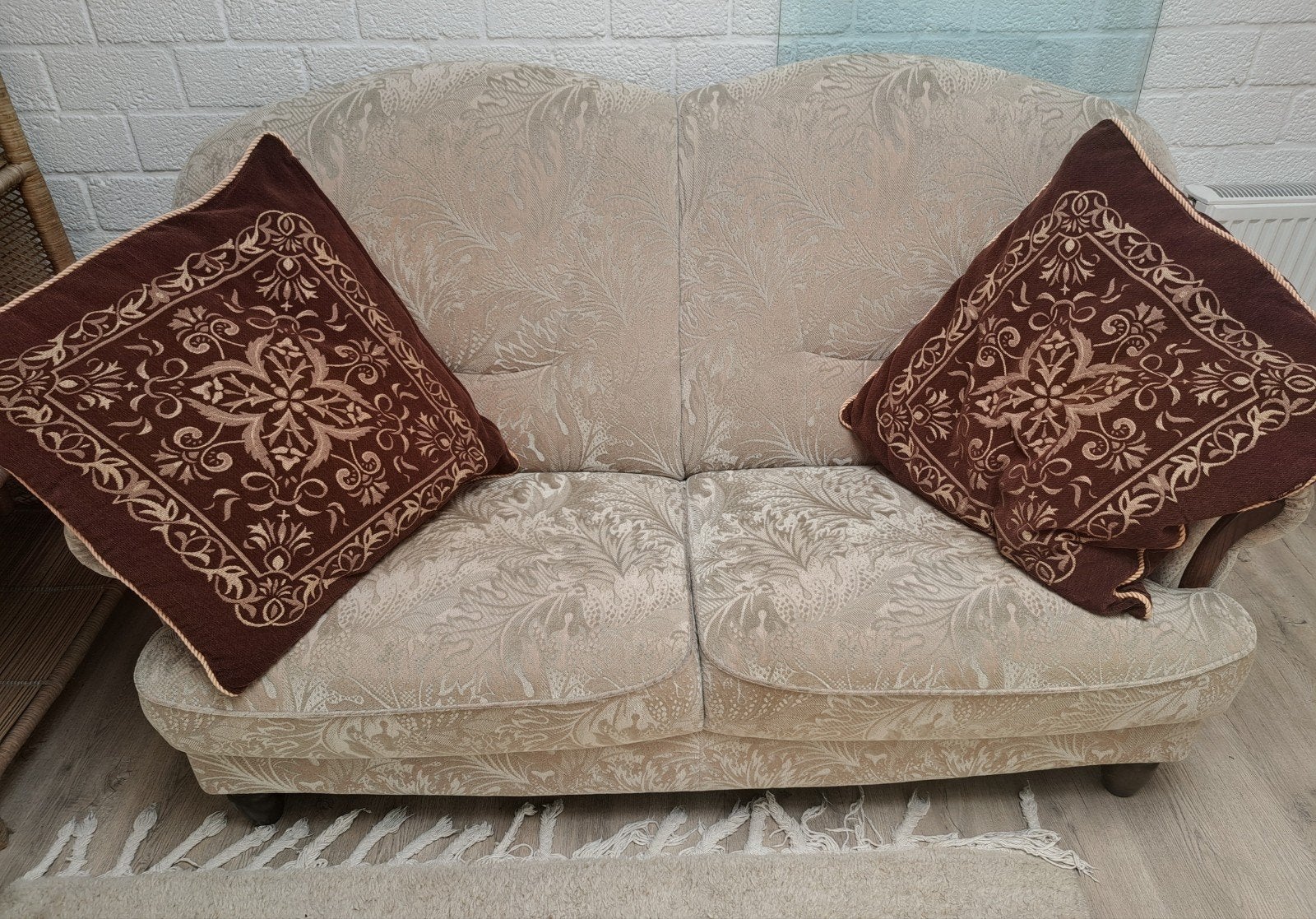 2 identieke grote woonkussens met sierlijk patroon, Huis en Inrichting, Woonaccessoires | Kussens, Ophalen, Bruin, Met print, Vierkant