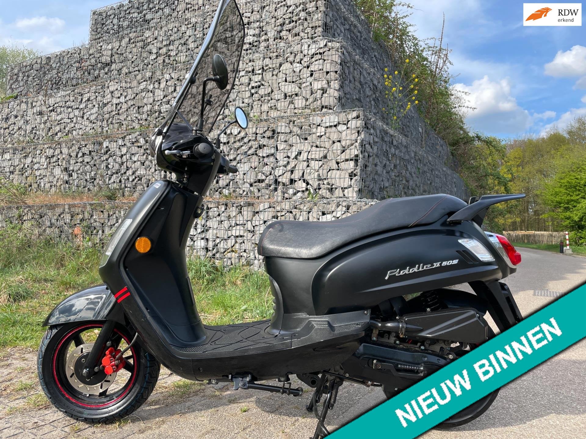 SYM Fiddle 2 Sport Mat Zwart Windscherm SMOKE BETAAL met in3, Fietsen en Brommers, Scooters | SYM, 49 cc, S, Benzine, Fiddle