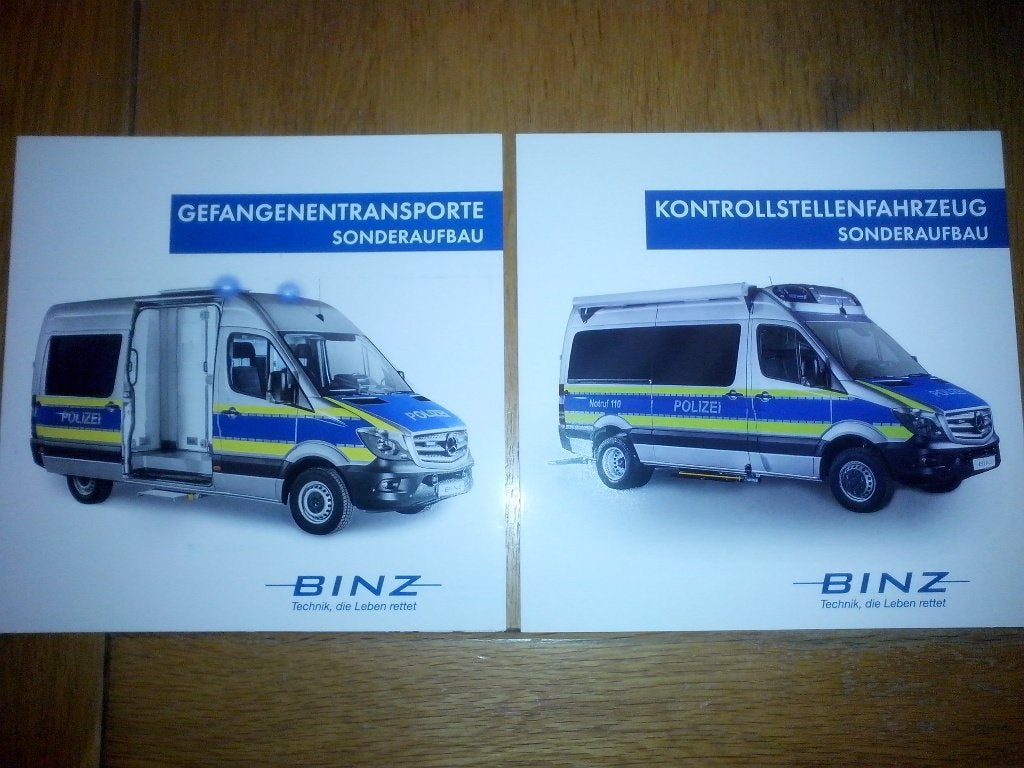 7x Politie brochures folders Mercedes Peugeot Toyota Volvo, Boeken, Ophalen of Verzenden, Zo goed als nieuw, Mercedes