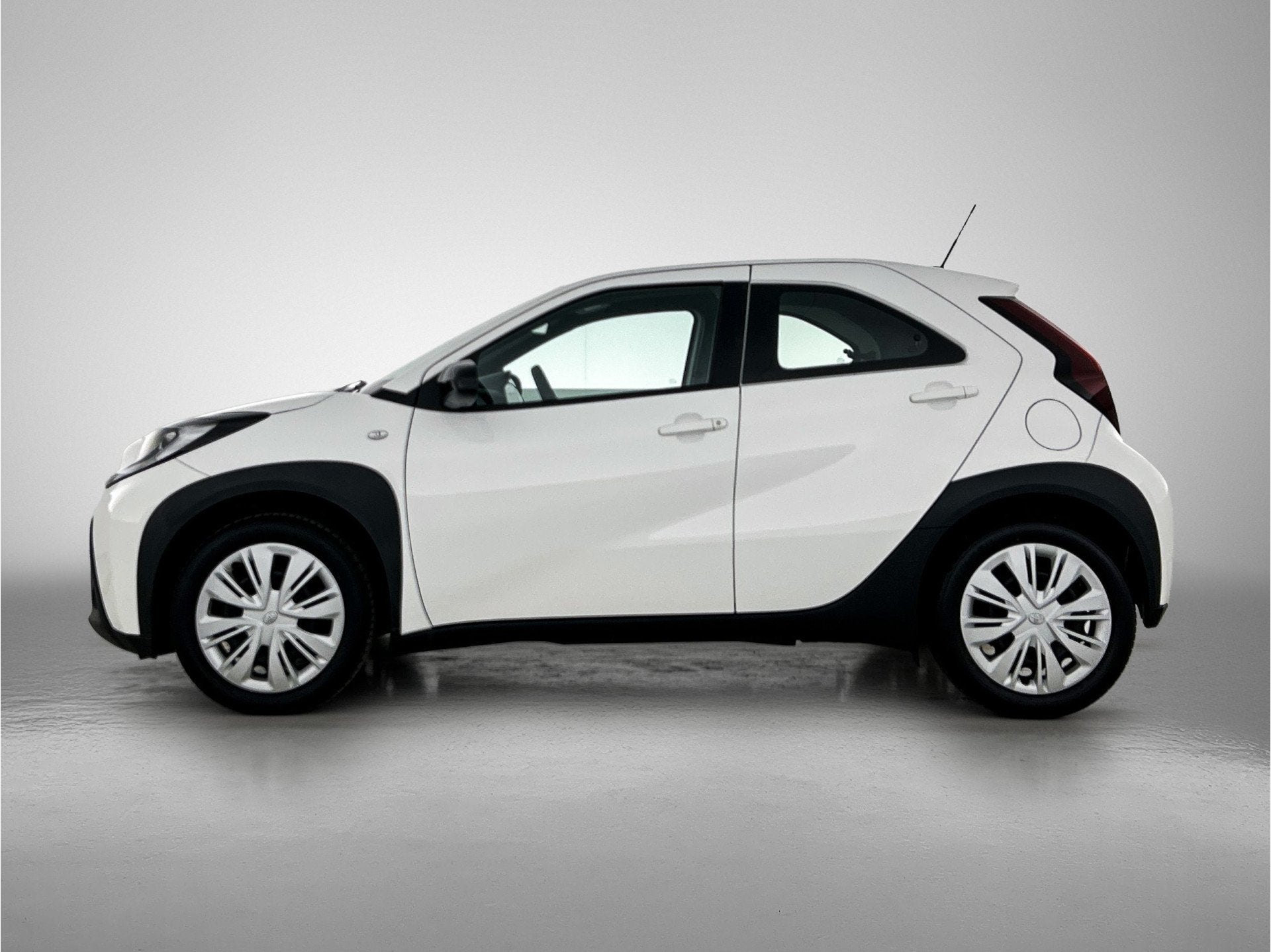 Toyota Aygo X 1.0 VVT-i MT Play | Fietsendrager Beugel | Air, 12 maanden, Stof, Gebruikt, 920 kg