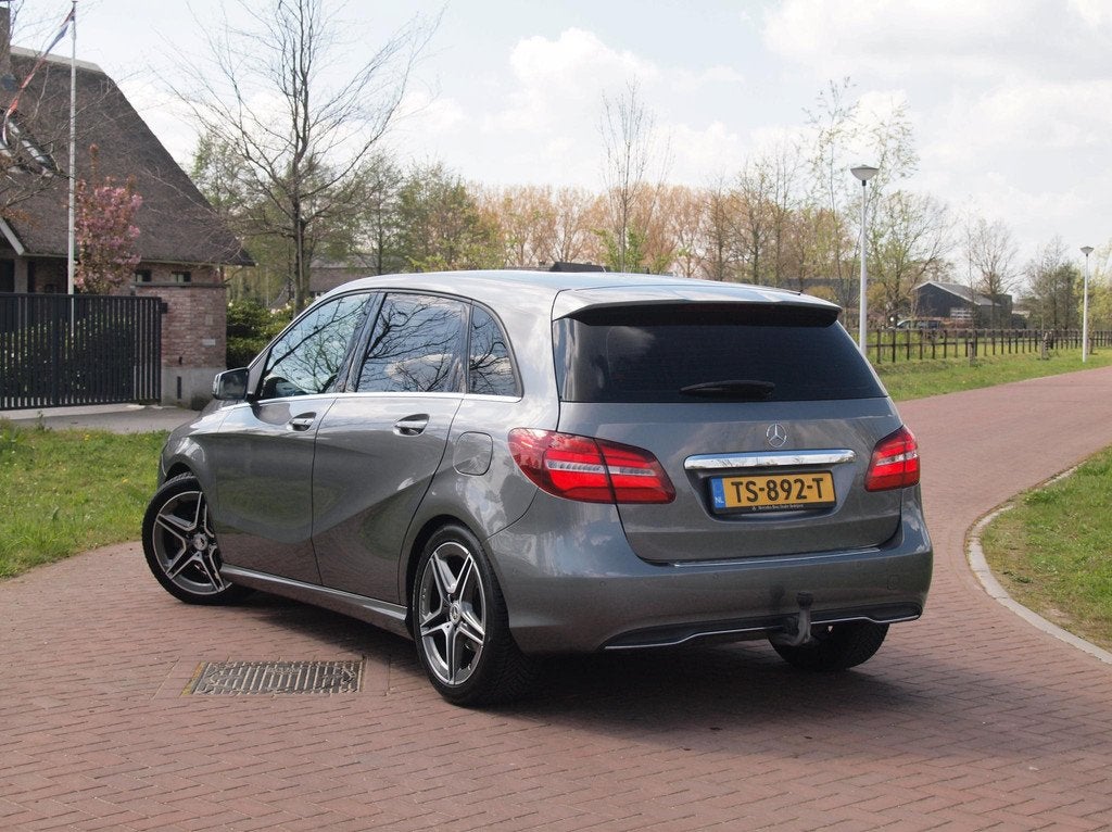 Mercedes-Benz B-klasse 180 Business Solution Plus Upgrade Ed, Auto's, Mercedes-Benz, Gebruikt, 4 cilinders, 122 pk, Lichtsensor
