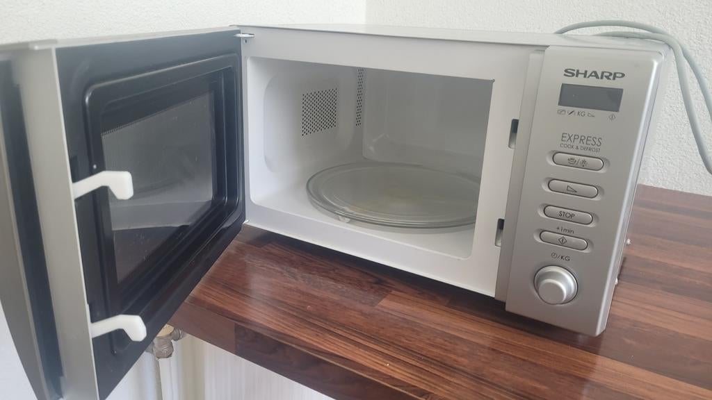 Sharp Magnetron - Compact en Gebruiksvriendelijk, Ophalen, Gebruikt, Minder dan 45 cm, Magnetron