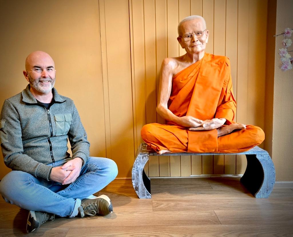 Tientallen levensechte Thaise monnikbeelden te koop!, Verzamelen, Religie, Ophalen of Verzenden, Nieuw, Beeld(je), Boeddhisme