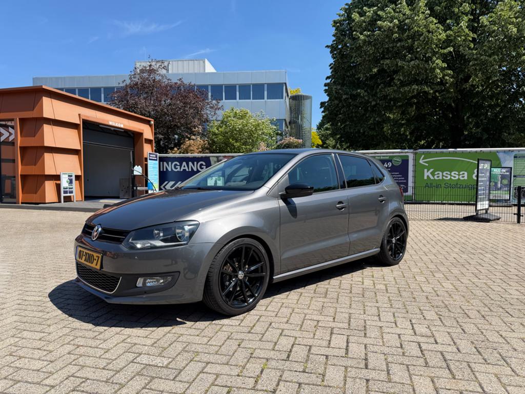Volkswagen Polo 1.2 TSI  66KW 2012 Grijs, Auto's, Voorwielaandrijving, Stof, 40 €/maand, Zwart