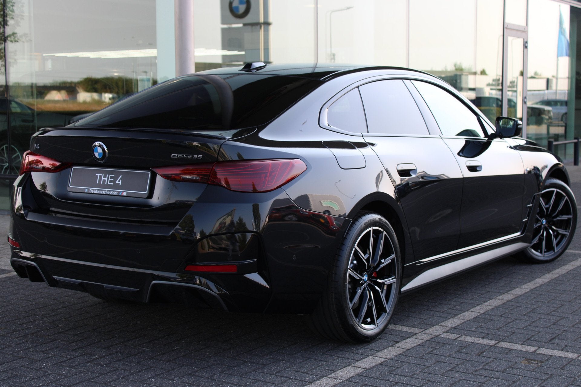BMW i4 eDrive35 M Sport / Achteruitrijcamera / Stuurverwarmi, Auto's, Dealer onderhouden, Achterwielaandrijving, Zwart, Zwart