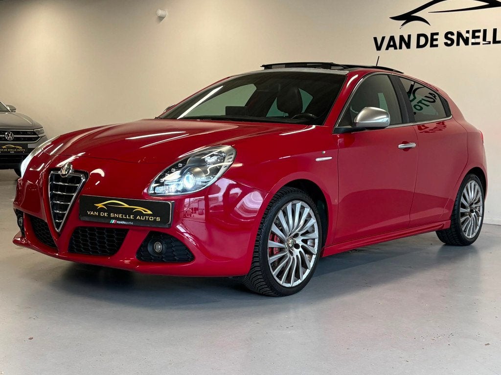 Alfa Romeo Giulietta 1.4 T Distinctive PANO/XENON/PDC/NAVI, Auto's, Alfa Romeo, Voorwielaandrijving, Euro 5, 4 cilinders, Bedrijf