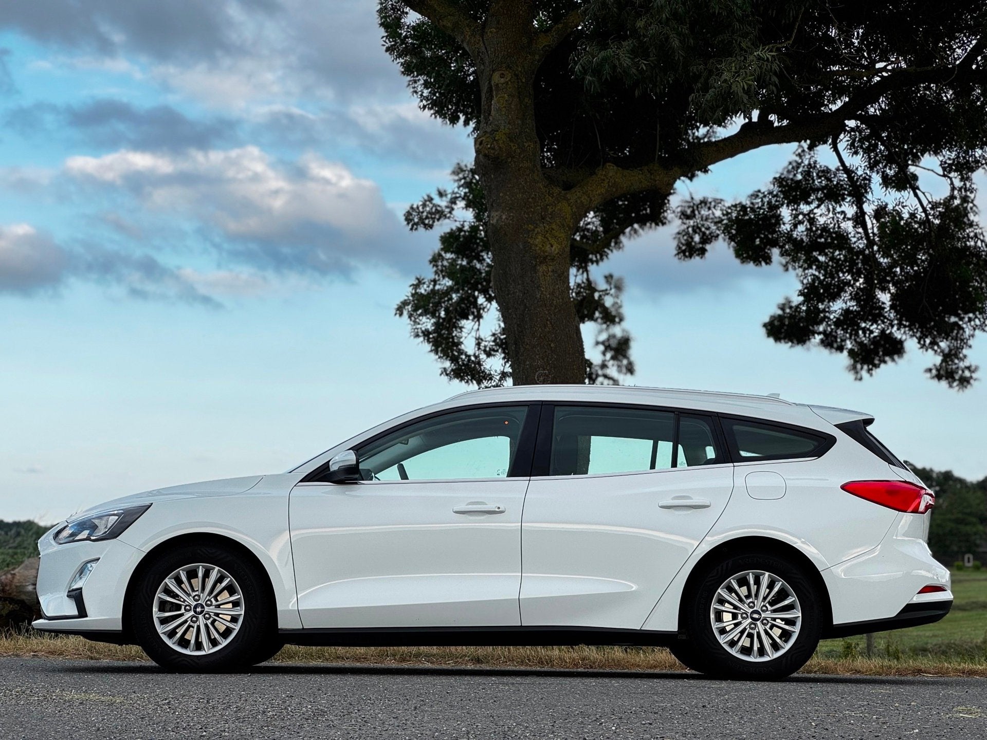 Ford Focus Wagon 1.0 EcoBoost Titanium Business|AUT|LED|NAVI, 125 pk, Gebruikt, Wit, Origineel Nederlands