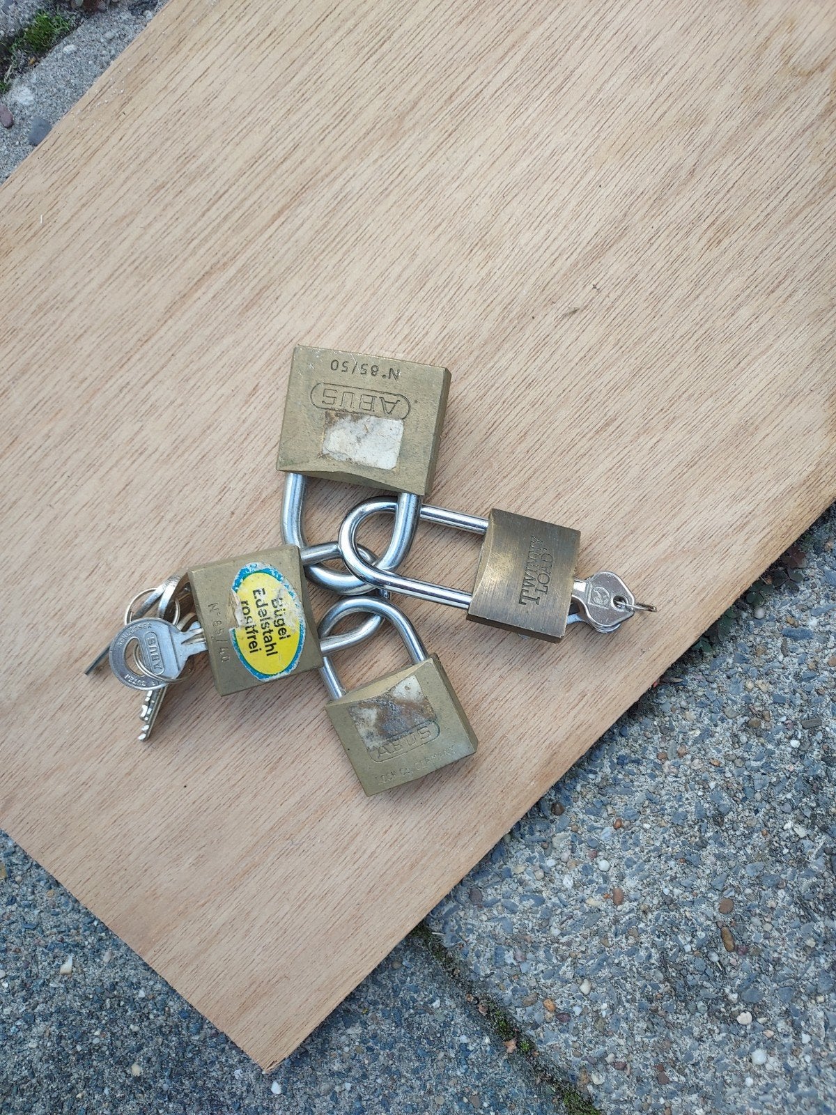 4 hangsloten: 3x Abus, 1x Twinny Load met sleutels, Ophalen, Gebruikt, Overige materialen, Slot